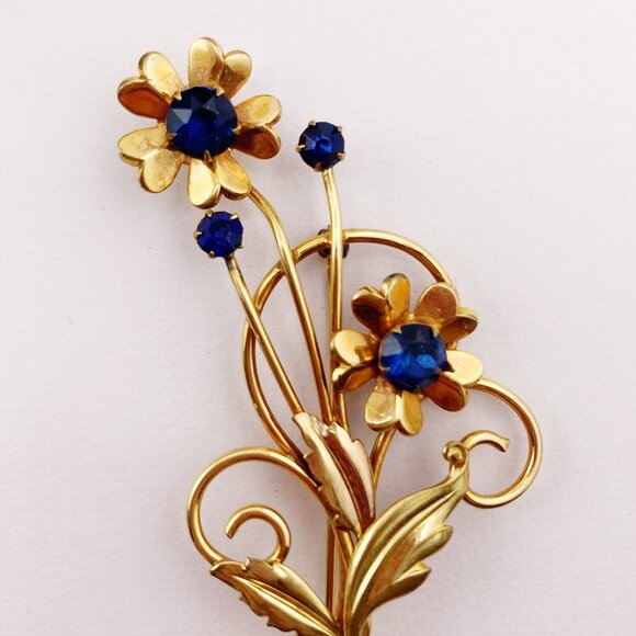 VINTAGE Gold-filled flower brooch with dark blue rhinestones ~ 1950s daisy pin - Picture 4 of 10